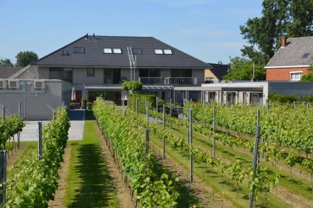 Abalona Hotel & Apartments Отели рядом со станцией AALST RAIL.STATION RAILWAY STATION