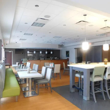 Holiday Inn & Suites ROCHESTER - MARKETPLACE by IHG