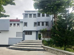 Auber Cayes Guest House