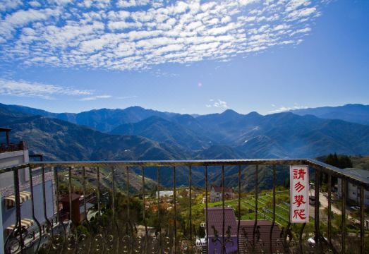 Maple Leaf Holiday Villa