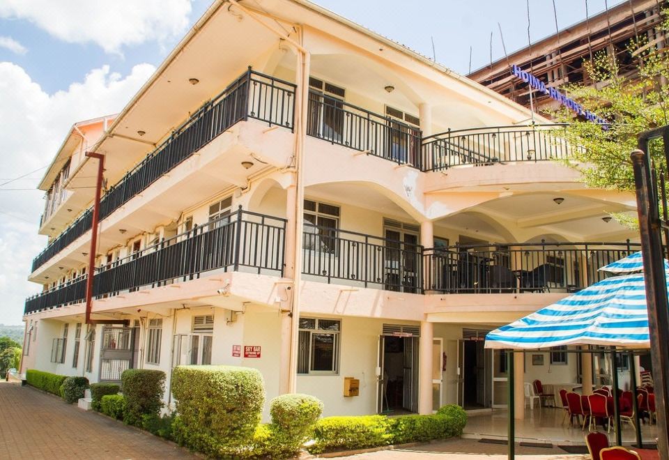 Hoima Resort Hotel - Housity