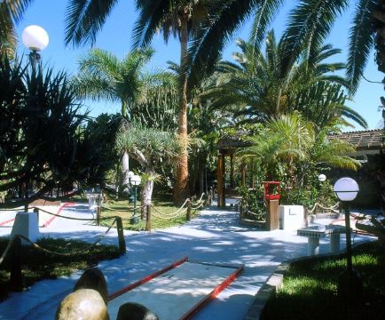 1. 사놈 비치 리조..