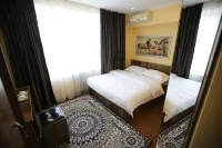 Altai Business Hotel - parkir