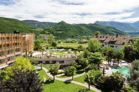 Lake Spa Hotel SEELEITEN Отели в г. Термено-сулла-Страда-дель-Вино