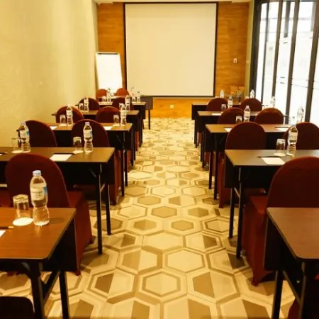 Ana Hotel Jakarta Отели рядом с достопримечательностью «Плаза Сенаян»