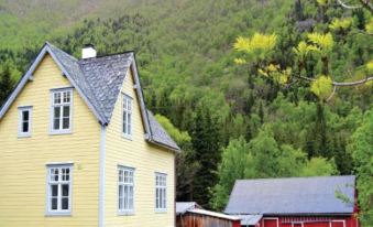 Beautiful Home in Eidfjord with 4 Bedrooms and WiFi