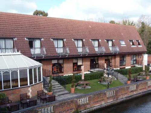 Lakeside International Hotel Hôtels à : Farnborough