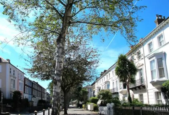 紐波特，懷特島 - 卡爾弗茨酒店 - 來回汽車渡輪79英鎊起