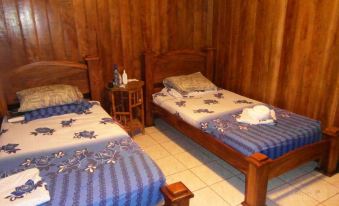 Miss Junies Lodge - Housity