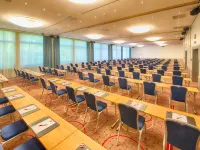فندق ليوناردو رويال كولن - آم ستادتوالد Hotels near محطة يوبنارشتراسه للمترو