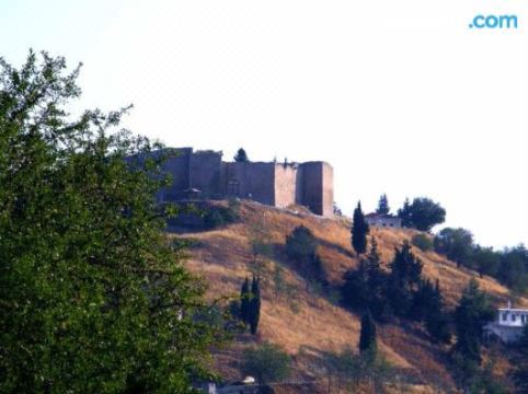 Εn Kanaliois - Housity