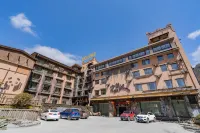 Immersing Hotel (Wenchuan Wolong Shoumoren) Hotels in Wenchuan