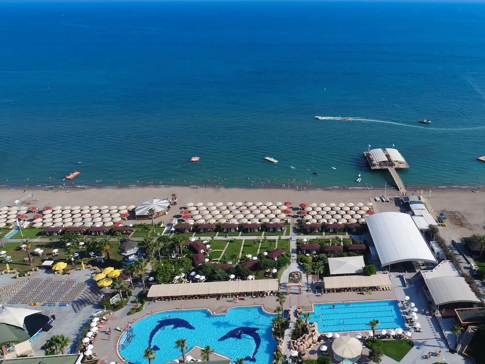 Maritim Pine Beach Resort Belek