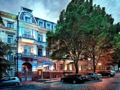 Continental Hotel Hotel dekat Primorsky Boulevard