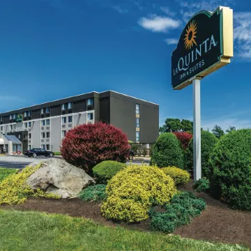 La Quinta Inn & Suites by Wyndham Warwick Providence Airport