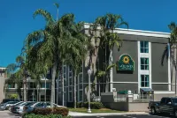 La Quinta Inn & Suites by Wyndham Plantation at SW 6th St - Wifi