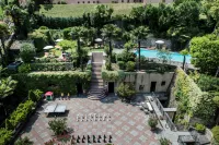 International au Lac Historic Lakeside Hotel - Pools