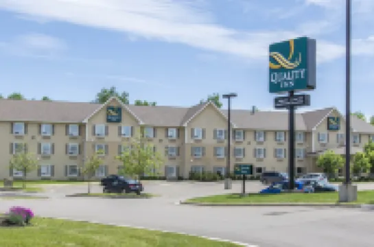 Quality Inn Airport โรงแรมใน