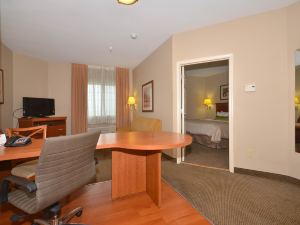 Candlewood Suites 克拉克斯