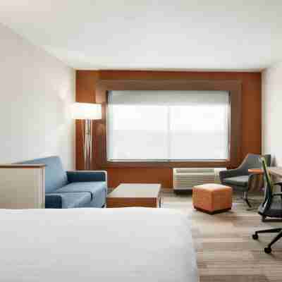 Holiday Inn Express & Suites Duluth North - Miller Hill Rooms