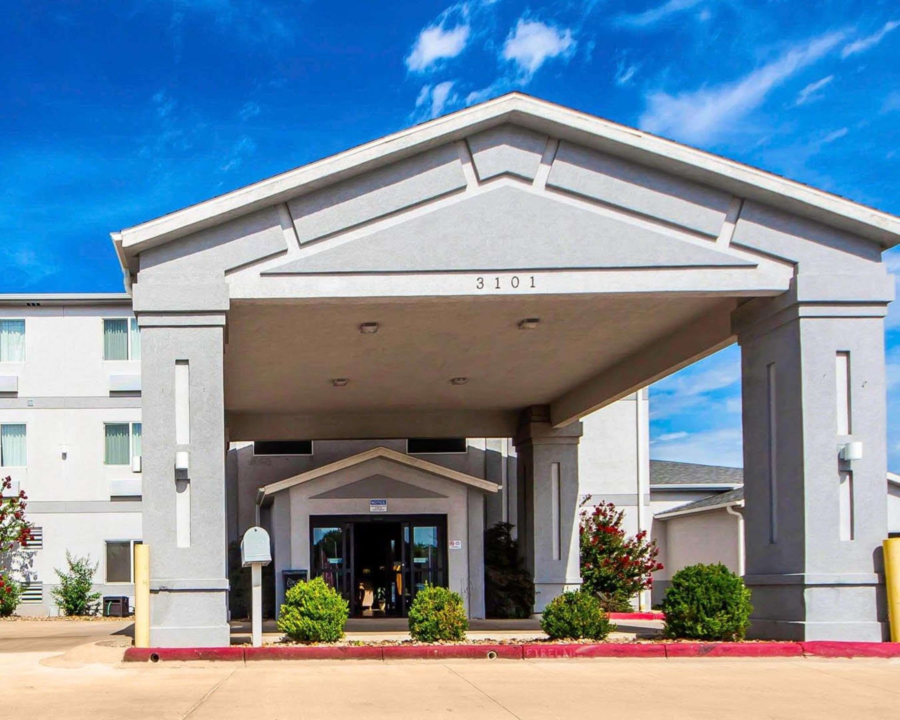 Comfort Inn & Suites Ponca City Near Marland Mansion