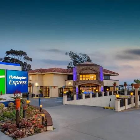 Holiday Inn Express SAN DIEGO AIRPORT-OLD TOWN by IHG Отели рядом с достопримечательностью «Пляж Мишен-Бич»