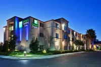 Holiday Inn Express & Suites Tracy Hotels in Tracy