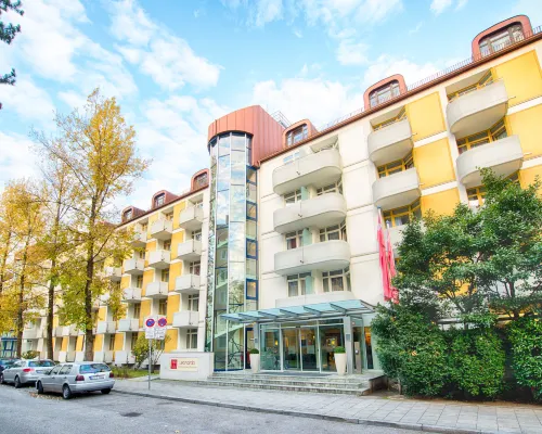 Leonardo Hotel & Residenz Munich Hotels near Untersbergstraße underground station