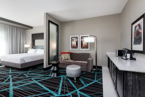 Holiday Inn Express & Suites Charlotte Airport Hotels in Charlotte