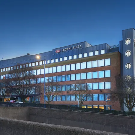 Crowne Plaza LONDON - EALING by IHG Отели рядом с достопримечательностью «Уэмбли»