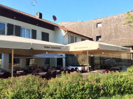 LOEWEN Отели в г. Вюстенрот