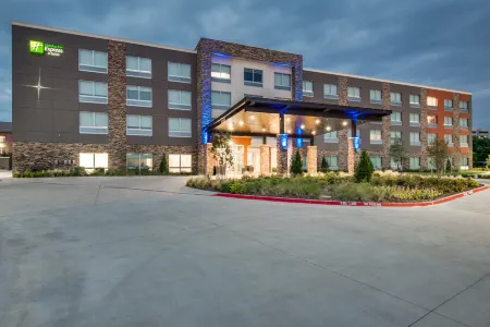 Holiday Inn Express & Suites Dallas North - Addison Отели в г. Аддисон