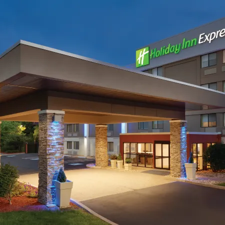 Holiday Inn Express HARTFORD SOUTH - ROCKY HILL by IHG Отели рядом с достопримечательностью «Арена «XL-центр»»