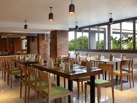 D'Primahotel Petitenget Seminyak 2 Отели рядом с достопримечательностью «Музей Бали»