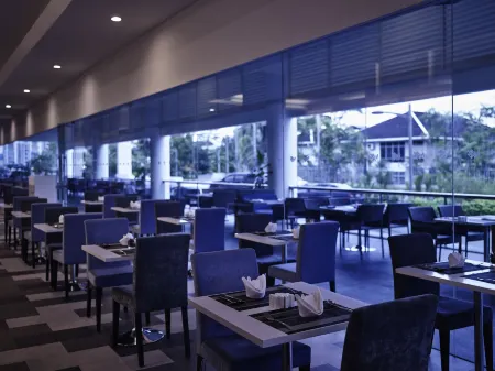 Pullman Kuching Отели рядом с достопримечательностью «New Sarawak State Legislative Assembly Bldg»