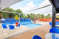 Riverside Hotel Marlborough - Pools