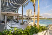 Renaissance Cancun Resort & Marina - สระว่ายน้ำแบบอินฟินิตี้