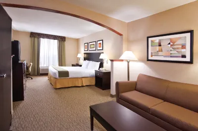 Holiday Inn Express & Suites Cleveland-Streetsboro