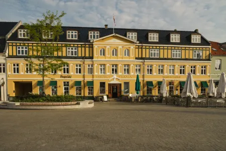 Hotel Dania Отели рядом с достопримечательностью «Mariehoj Kirke»