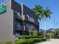 La Quinta Inn & Suites by Wyndham Ft. Myers-Sanibel Gateway Hotels in Lee County