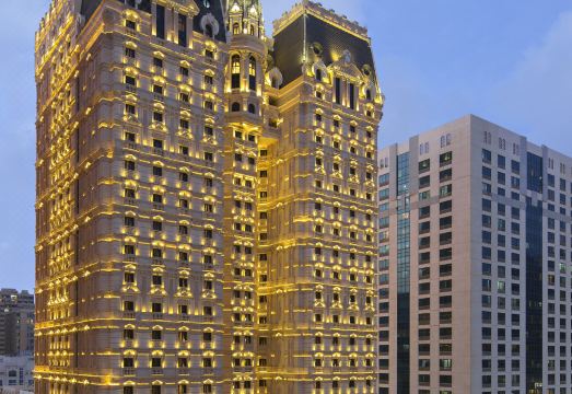 [Royal Rose Abu Dhabi의 바로크 양식 로비]