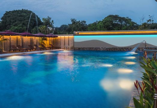 5. 이비스 멜라카..