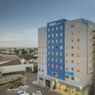 Sleep Inn Leon Antares Hotels near La casa del toro