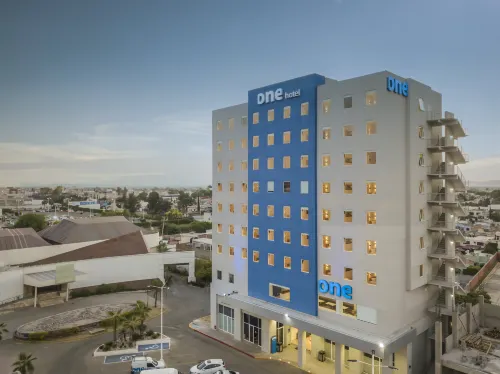 Sleep Inn Leon Antares Hôtels à : León