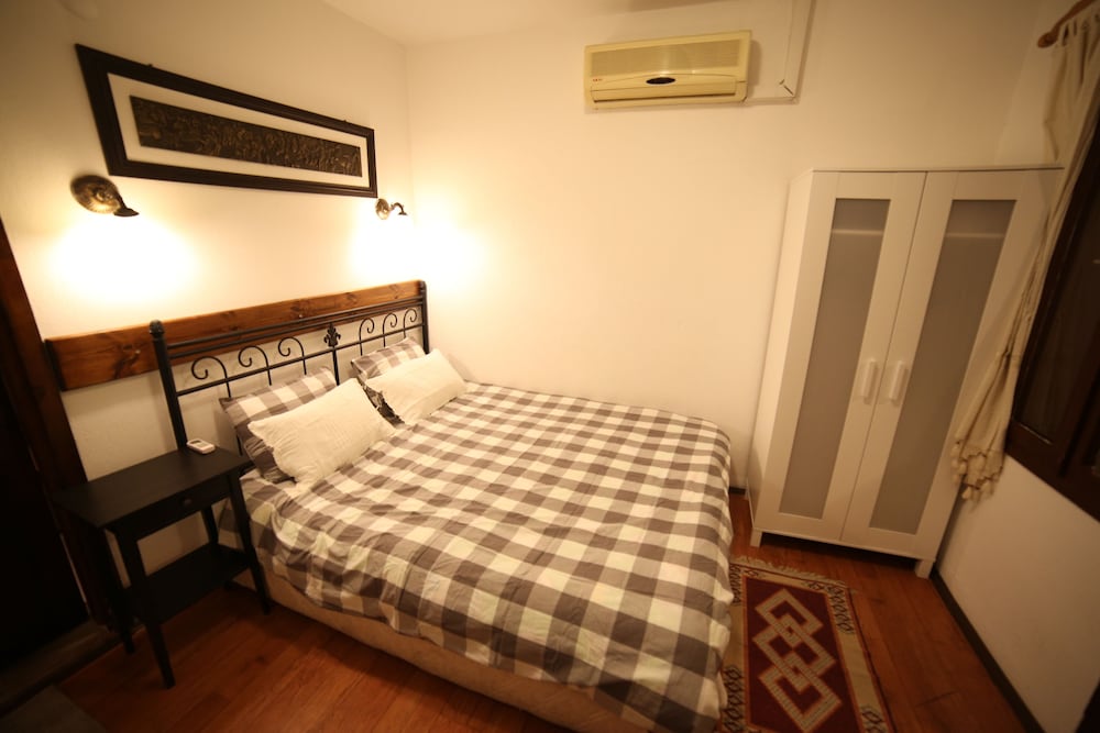 Akropolis Guest House