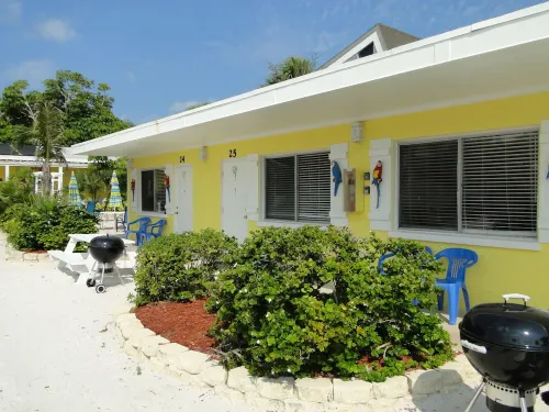 A Tropical Breeze Beach Club - Anna Maria Island