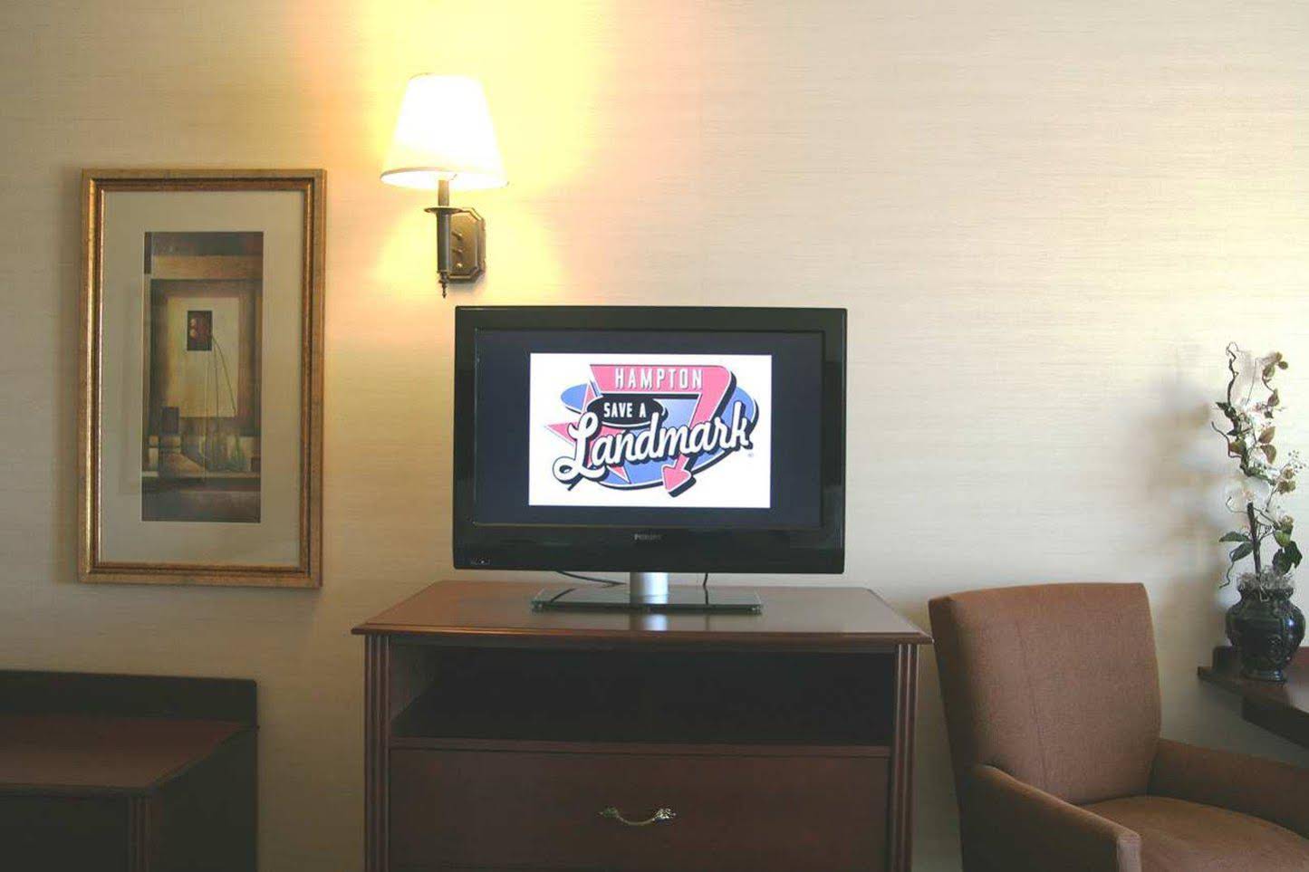 Hampton Inn & Suites West Bend