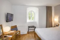 Domaine De Barres Hotels in Châteauneuf-de-Randon