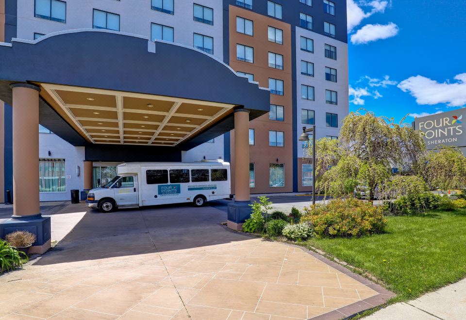 Four Points by Sheraton Toronto Mississauga Over view