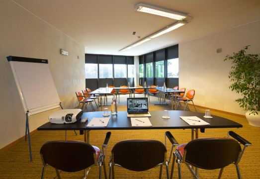 호텔 디120의 스파 시설 또는 헬스장 내부 모습